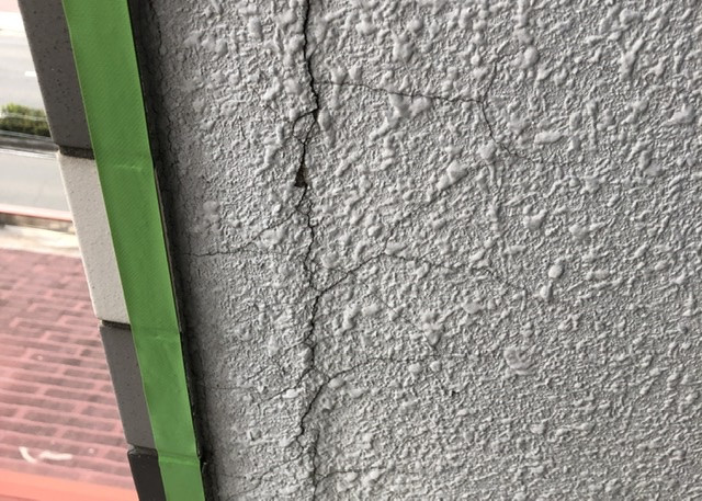 外壁のひび割れについて。堺で家を塗装する際の注意点